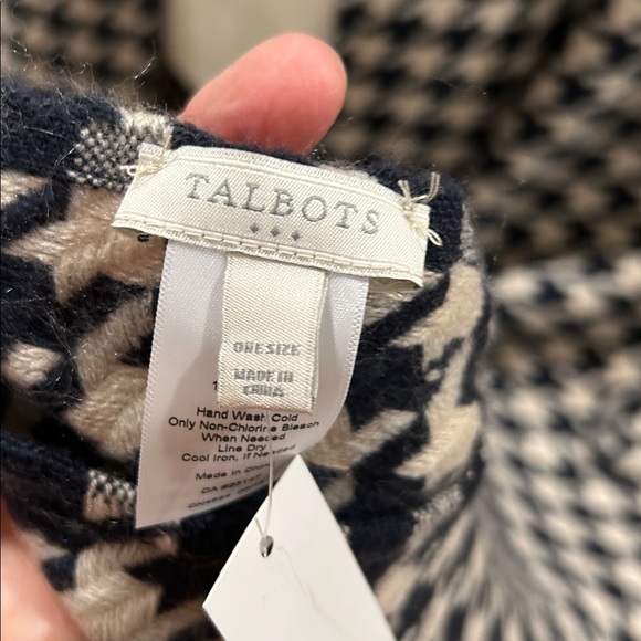 Talbots Large Wrap - Picture 2 of 10
